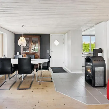 Сasa de vacaciones Mena - 200m From The Sea By Interhome