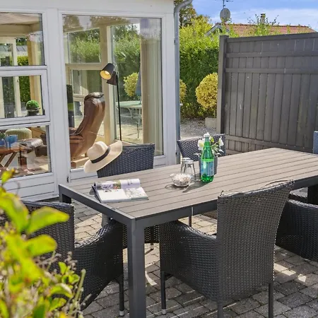 Mena - 200m From The Sea By Interhome *